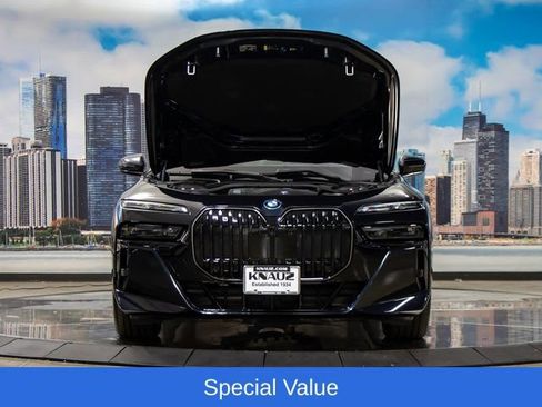 Used 2025 BMW 750e xDrive w/ Executive Package AWD/4WD image 4
