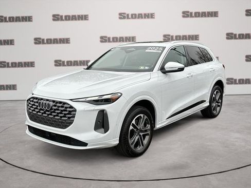 Certified 2025 Audi Q5 Premium w/ Convenience Package image 1