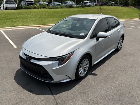 Used 2023 Toyota Corolla LE w/ LE Convenience Package FWD image 5