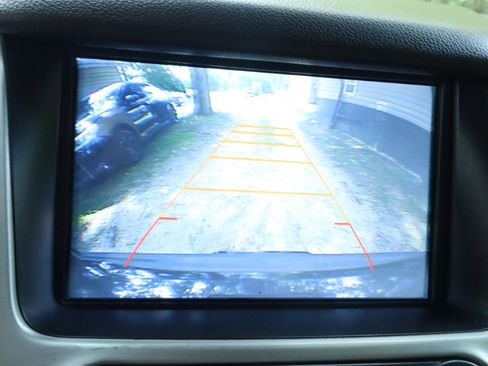 Used 2017 GMC Yukon SLT image 34