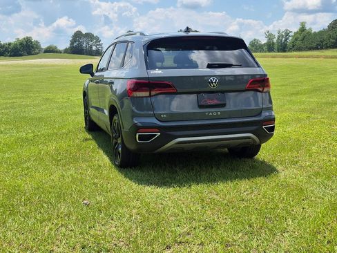 Used 2022 Volkswagen Taos SE w/ Panoramic Sunroof Package FWD image 7