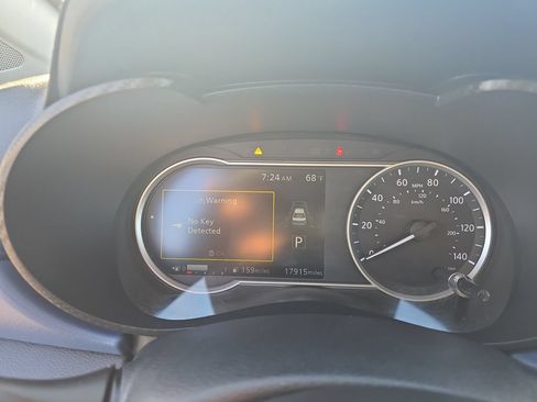 Used 2025 Nissan Versa SV FWD image 14