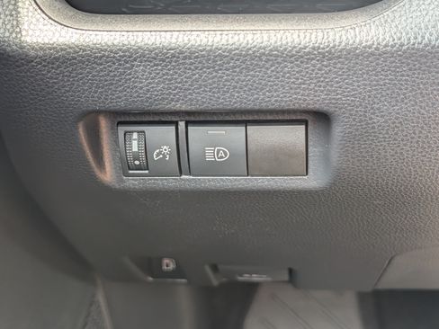 Used 2022 Toyota RAV4 LE AWD/4WD image 26
