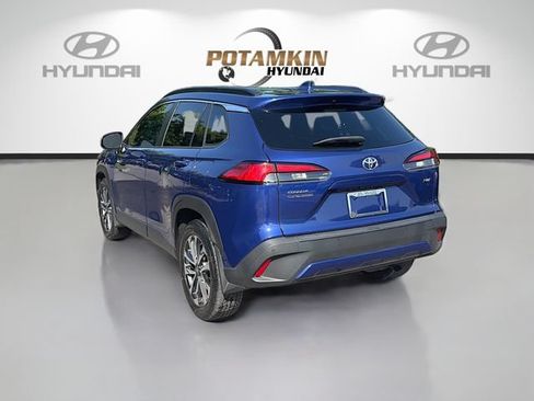 Used 2023 Toyota Corolla Cross XLE w/ Convenience Package FWD image 7