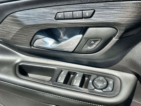 Used 2024 GMC Terrain SLT w/ Infotainment Package II image 24