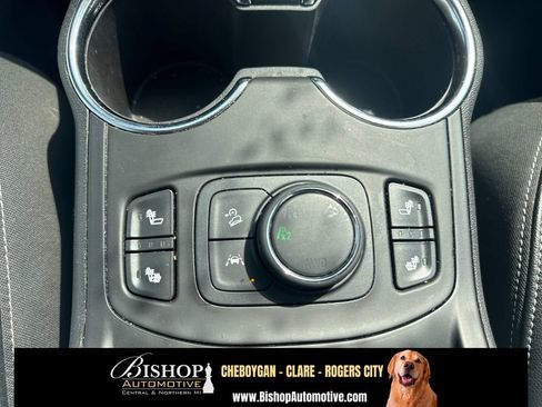 Used 2024 GMC Terrain SLT AWD/4WD image 6