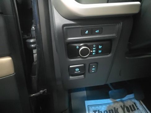 Used 2024 Ford Expedition XLT image 20