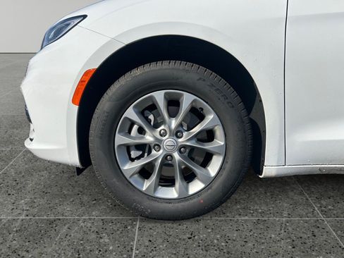 New 2026 Chrysler Pacifica Select AWD/4WD image 14