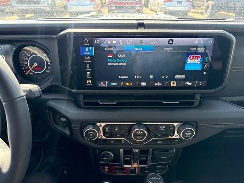 Used 2025 Jeep Gladiator Mojave w/ Convenience Group AWD/4WD image 10