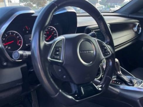 Used 2018 Chevrolet Camaro LT RWD image 5