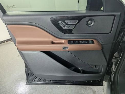 Used 2025 Lincoln Aviator Reserve w/ Jet Appearance Package image 9