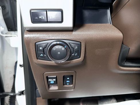 Used 2018 Ford F150 King Ranch w/ Equipment Group 601A Luxury AWD/4WD image 17