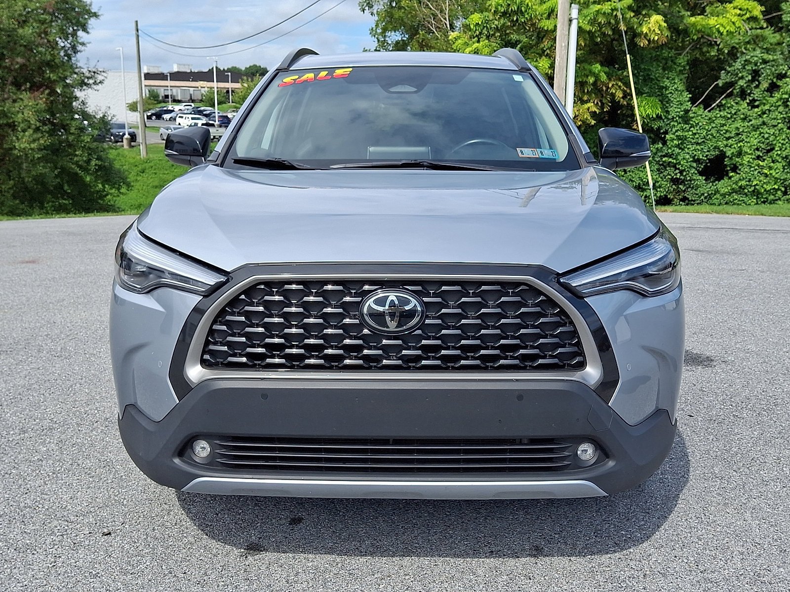 Used 2025 Toyota Corolla Cross XLE FWD image 2