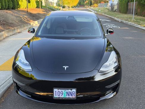 Used 2018 Tesla Model 3 Long Range AWD/4WD image 2