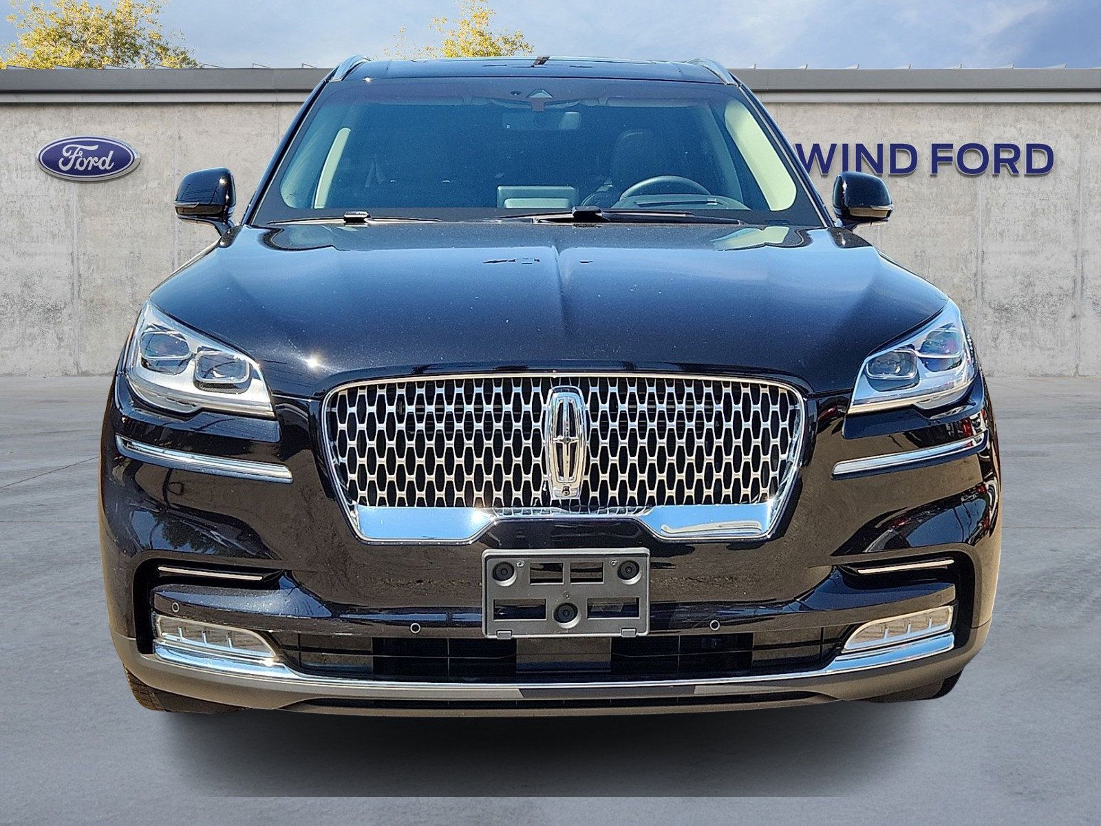 Used 2023 Lincoln Aviator Reserve w/ Equipment Group 201A AWD/4WD image 2