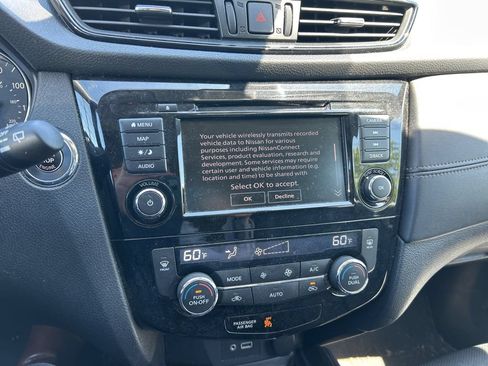Used 2019 Nissan Rogue SL w/ Premium Package AWD/4WD image 18