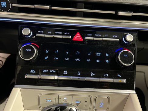 Used 2025 Hyundai Santa Fe Limited image 17