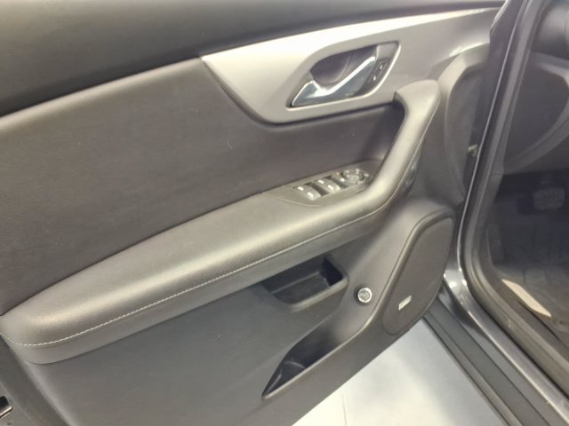 Used 2021 Chevrolet Blazer LT w/ Sound & Technology Package FWD image 11