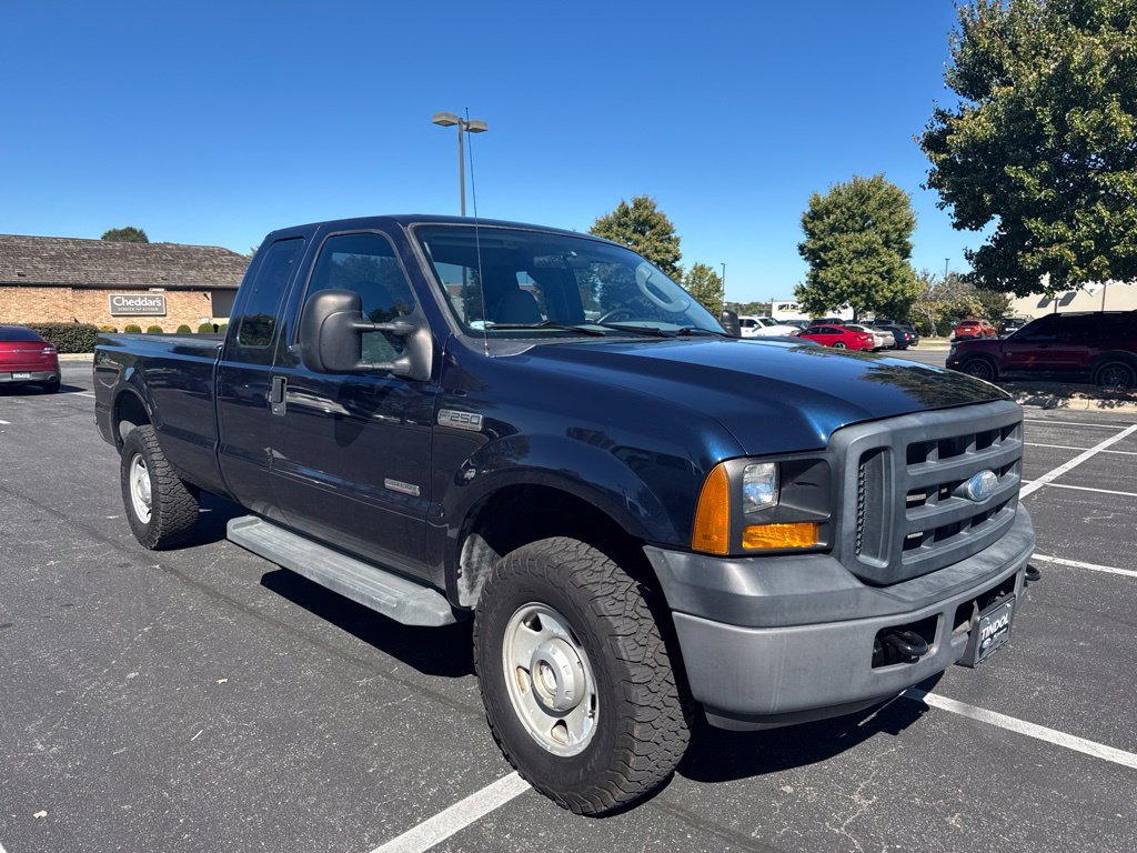 Used 2006 Ford F250 XL AWD/4WD image 2