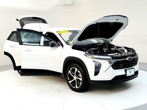 Used 2024 Chevrolet Trax RS w/ Driver Confidence Package FWD image 12