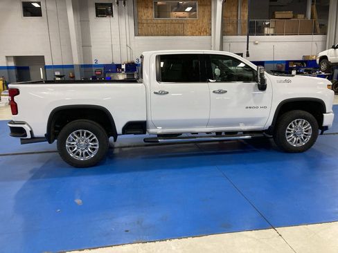 Used 2022 Chevrolet Silverado 3500 High Country AWD/4WD image 8