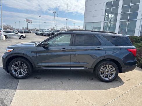 Used 2024 Ford Explorer XLT w/ Equipment Group 202A image 9