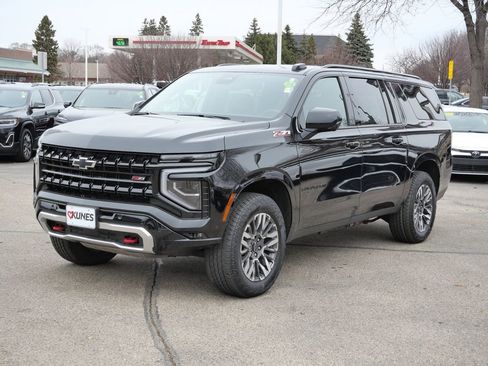 Used 2025 Chevrolet Suburban Z71 AWD/4WD image 4