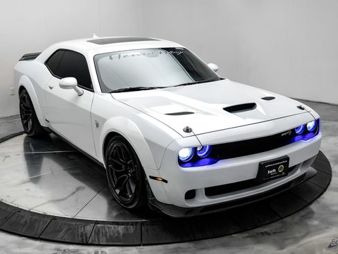 Used 2018 Dodge Challenger SRT Hellcat RWD image 30