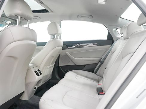 Used 2018 Hyundai Sonata Limited w/ Cargo Package FWD image 13