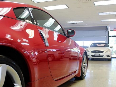 Used 2006 Nissan 350Z Base w/ (N93) Cargo Convenience Pkg image 24