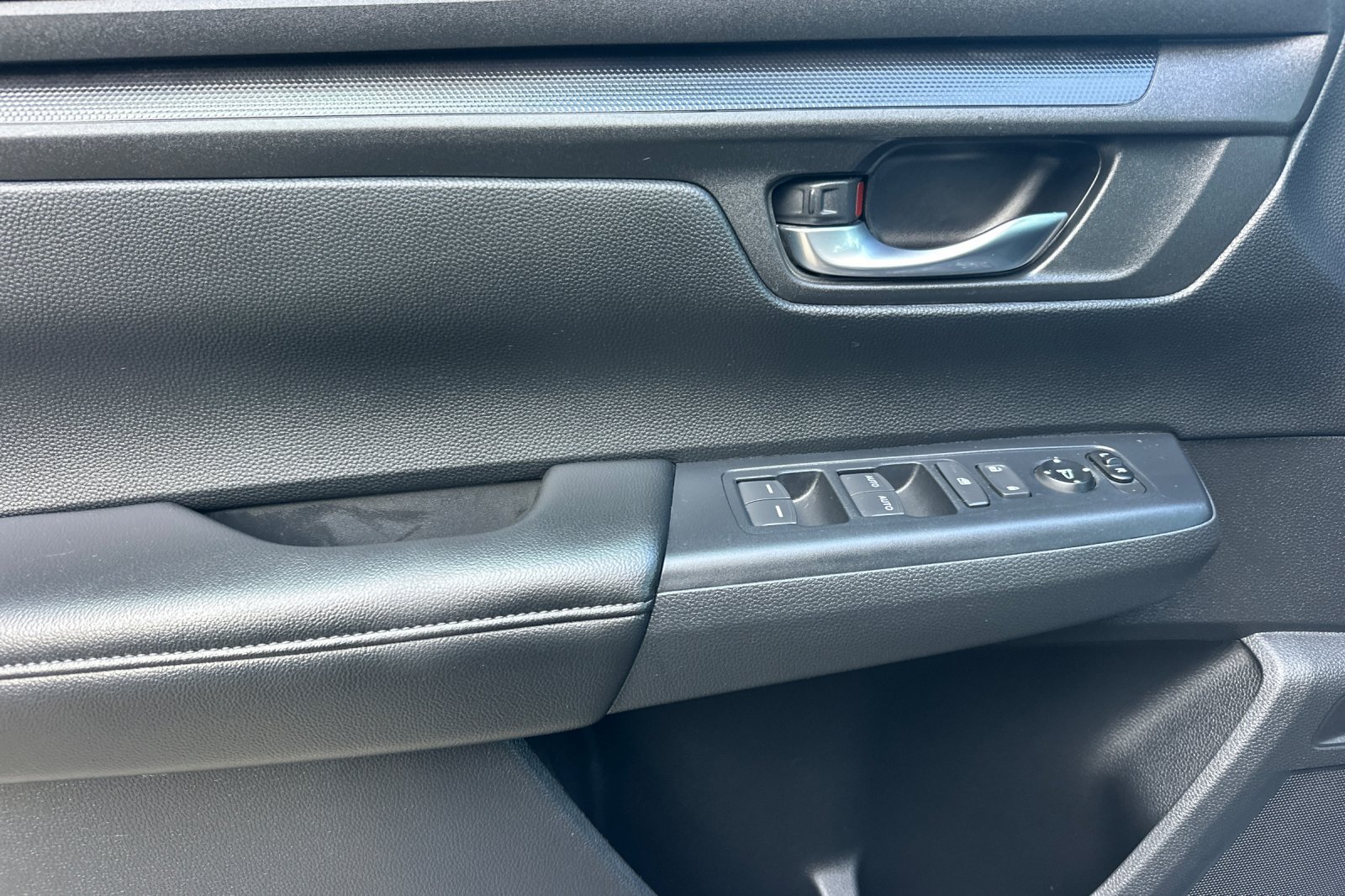 Used 2025 Honda CR-V EX image 11