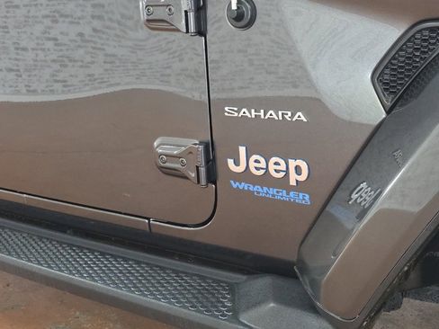 Used 2022 Jeep Wrangler Unlimited Sahara w/ Cold Weather Group image 14