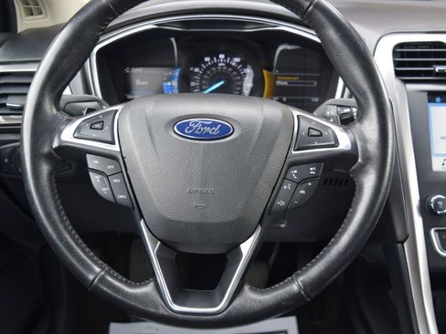 Used 2017 Ford Fusion SE w/ Fusion SE Technology Package FWD image 15