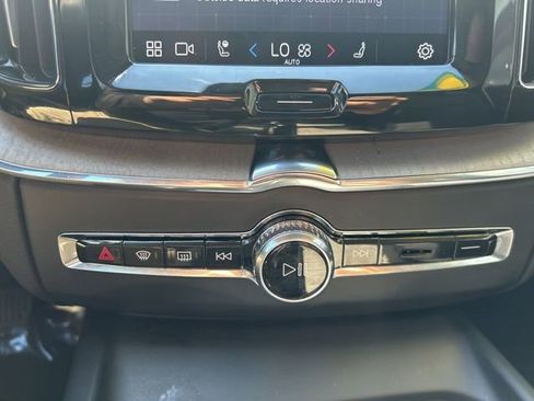 Certified 2025 Volvo XC60 B5 Plus AWD/4WD image 25