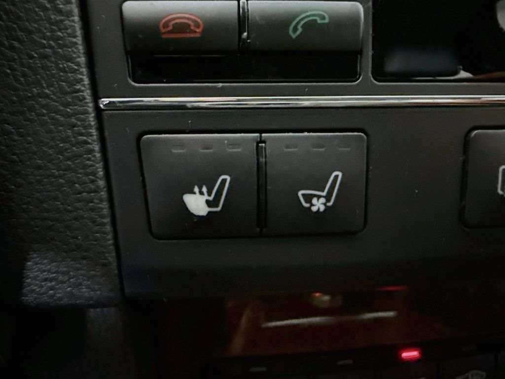Used 2010 Mercedes-Benz E 550 Sedan image 23