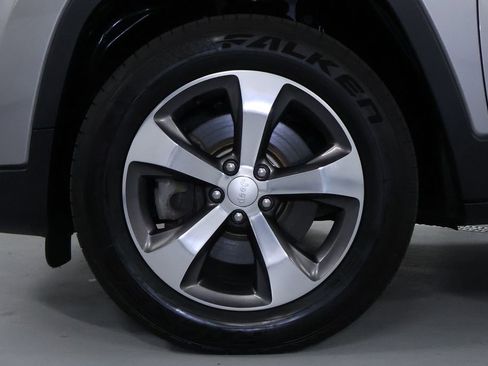 Used 2020 Jeep Cherokee Limited image 38