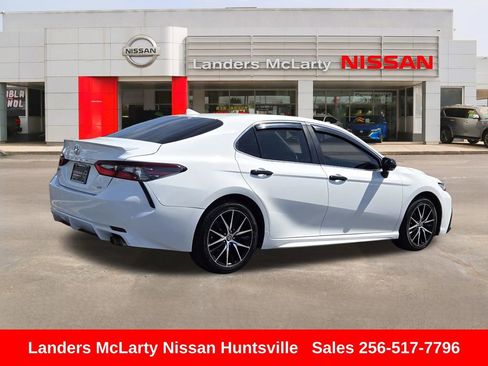 Used 2024 Toyota Camry SE FWD image 4