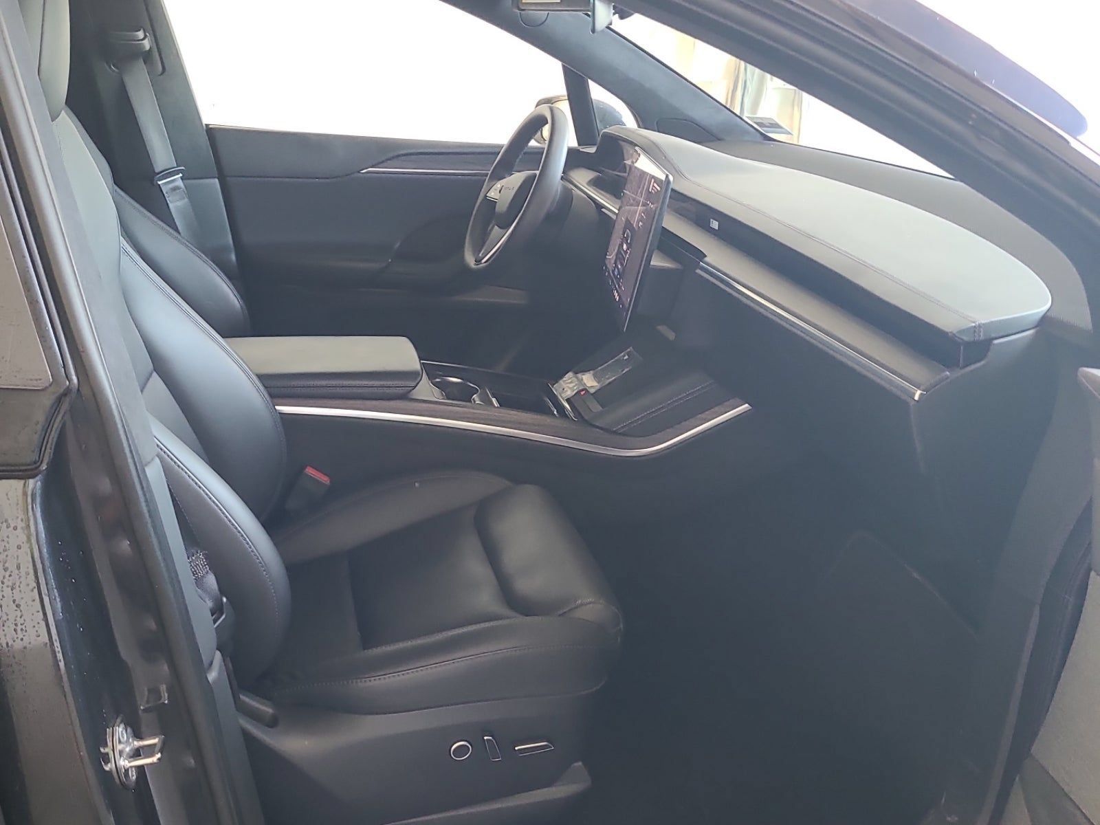 Used 2023 Tesla Model X AWD/4WD image 4