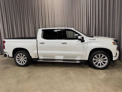 Used 2021 Chevrolet Silverado 1500 High Country w/ Technology Package AWD/4WD image 4
