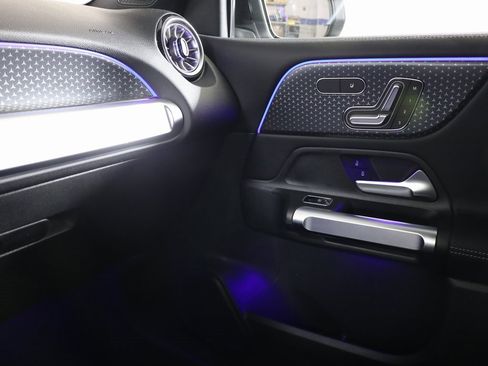 Certified 2025 Mercedes-Benz GLB 250 4MATIC image 21