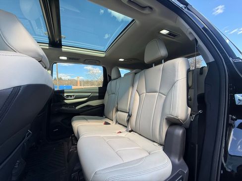 Used 2022 Subaru Ascent Limited w/ Technology Package AWD/4WD image 16
