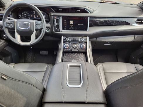 Used 2023 GMC Yukon XL Denali image 2
