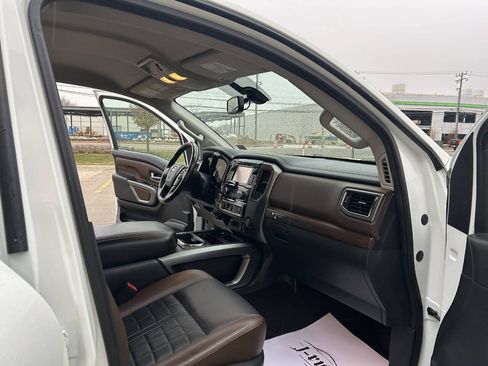 Used 2016 Nissan Titan Platinum Reserve image 18