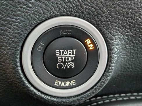 Used 2015 Dodge Challenger SXT Plus RWD image 28