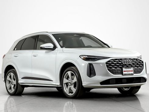 Used 2025 Audi Q5 Premium Plus w/ Premium Plus image 7