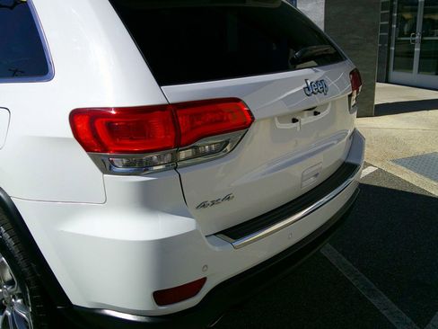 Used 2014 Jeep Grand Cherokee Limited w/ Luxury Group II image 35