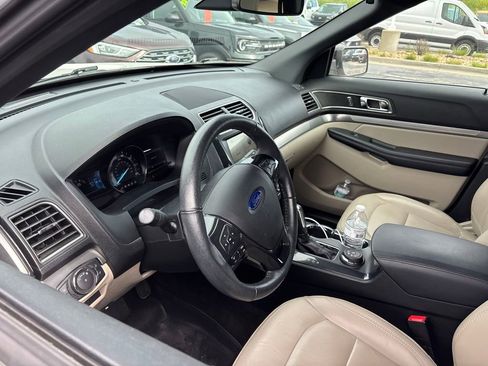 Used 2018 Ford Explorer XLT w/ Equipment Group 202A AWD/4WD image 5