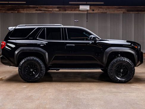 Used 2025 Toyota 4Runner SR5 AWD/4WD image 11