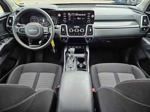 Used 2023 Kia Sorento LX image 15
