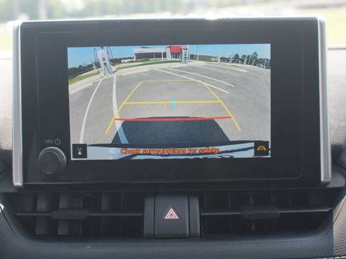 Used 2023 Toyota RAV4 LE AWD/4WD image 7